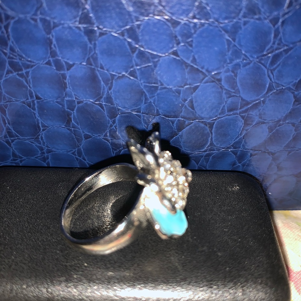 Unique flower ring - Picture 3 of 8